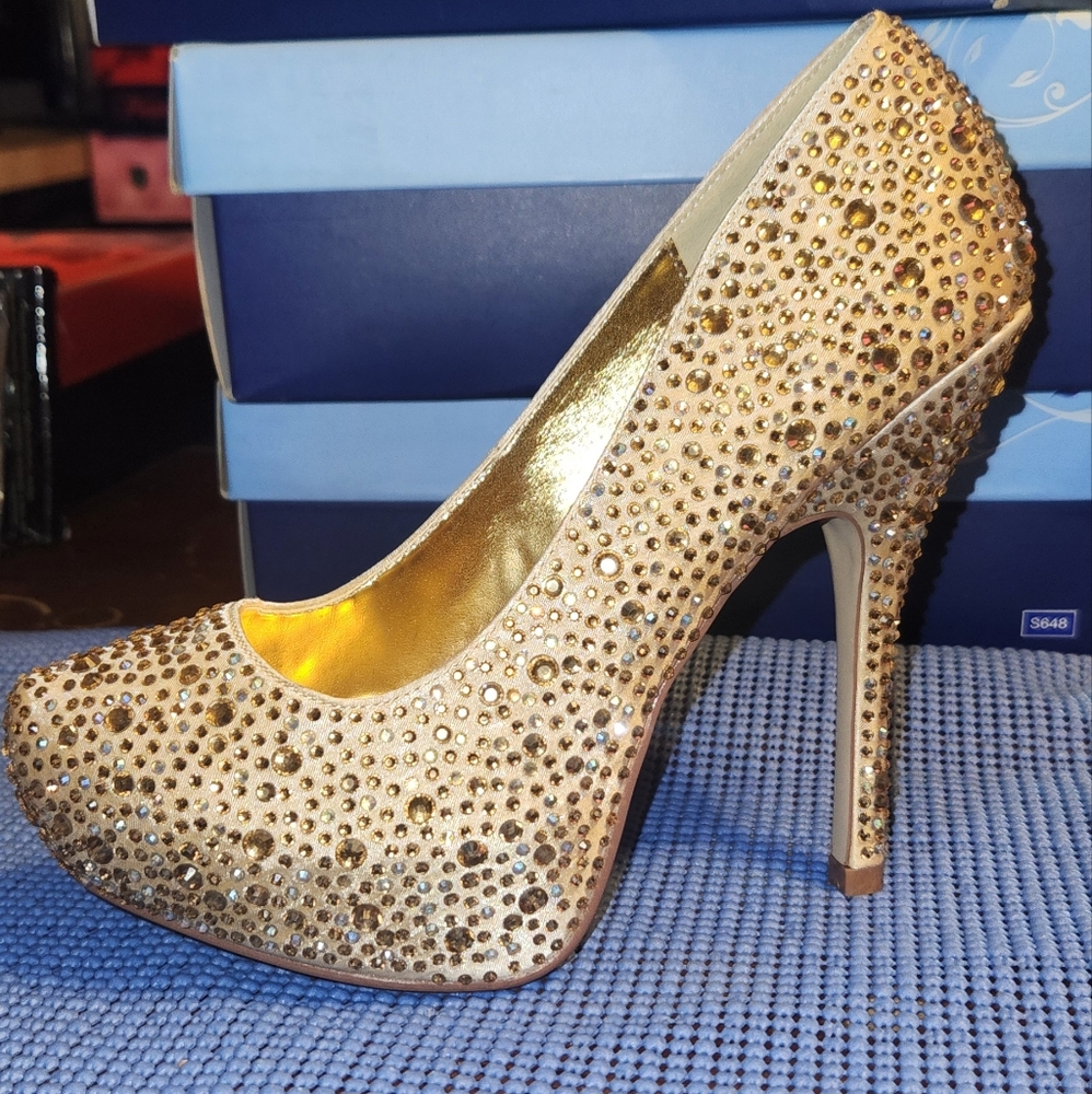 Satin Champagn 5in Heels W Rhinestone Embelishments Size 6